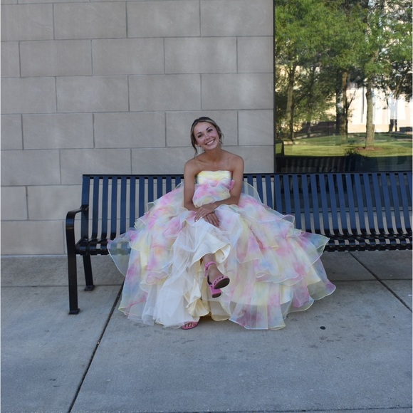 Worn one time ! I’m 5,3 100lbs - Picture 4 of 4